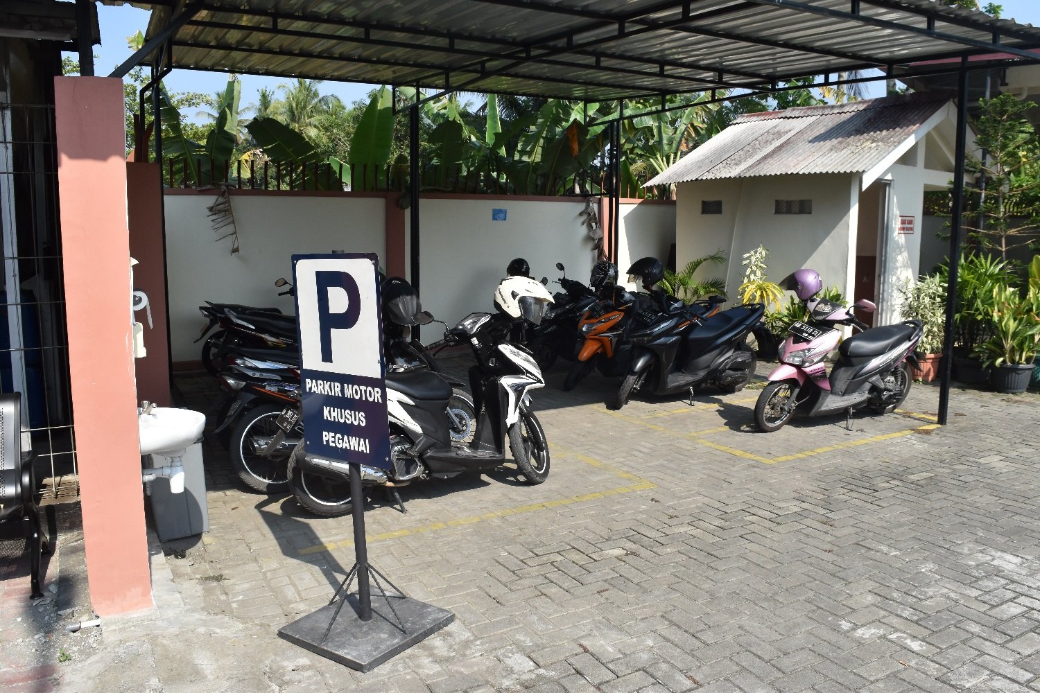 Parkir Motor Pegawai